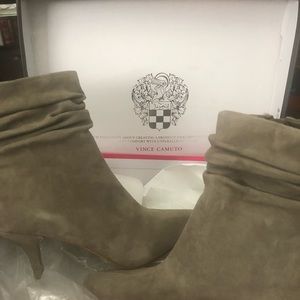 Vince Camuto-Abríanna:Foxy